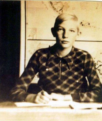 Douwe Romkes de Jong(1928-1995) foto omstreeks 1942